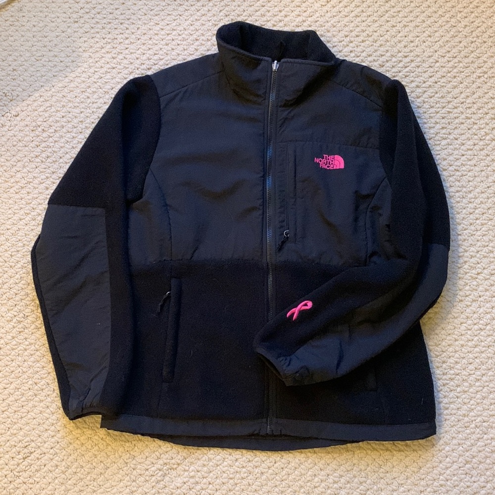 Women’s The North Face fleece jacket.